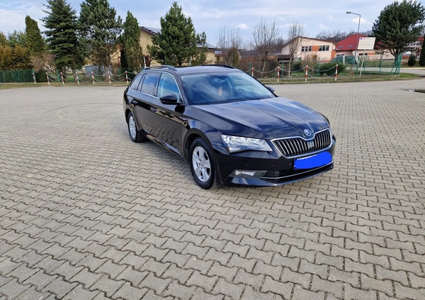 Skoda Superb cena 69900 przebieg: 188000, rok produkcji 2016 z Gorlice małe 172